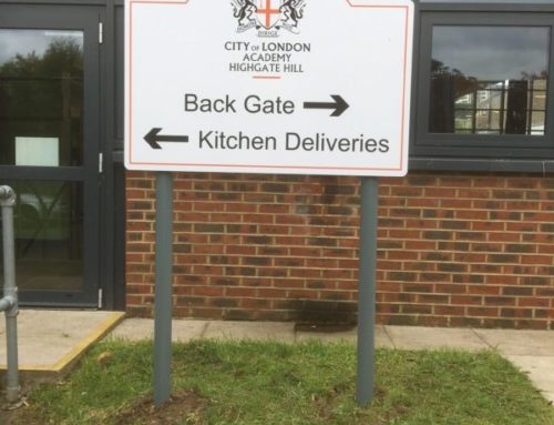 Shaped top post mounted school sign